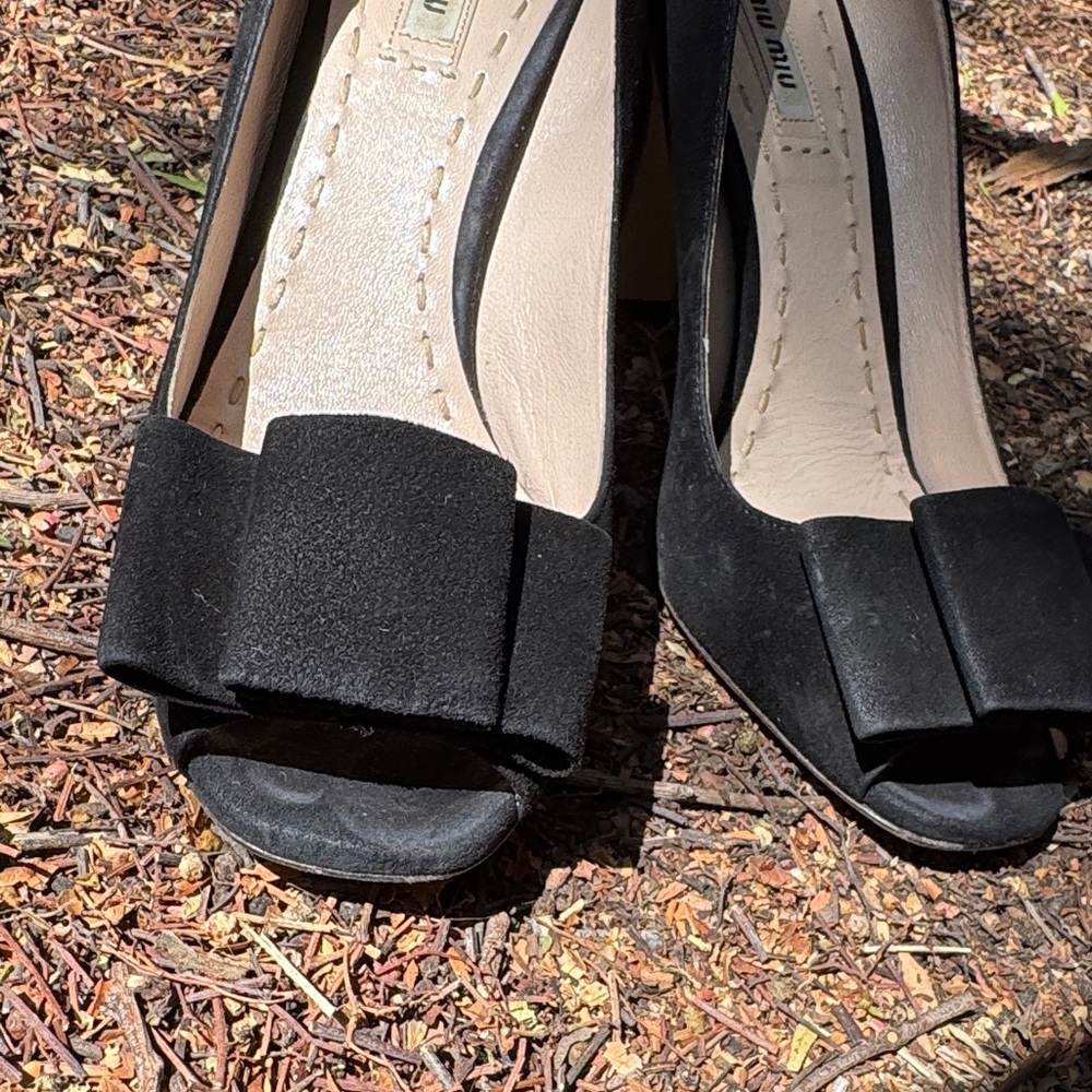 Miu Miu Black Bow Peep-Toe Heels - Picture 5 of 10